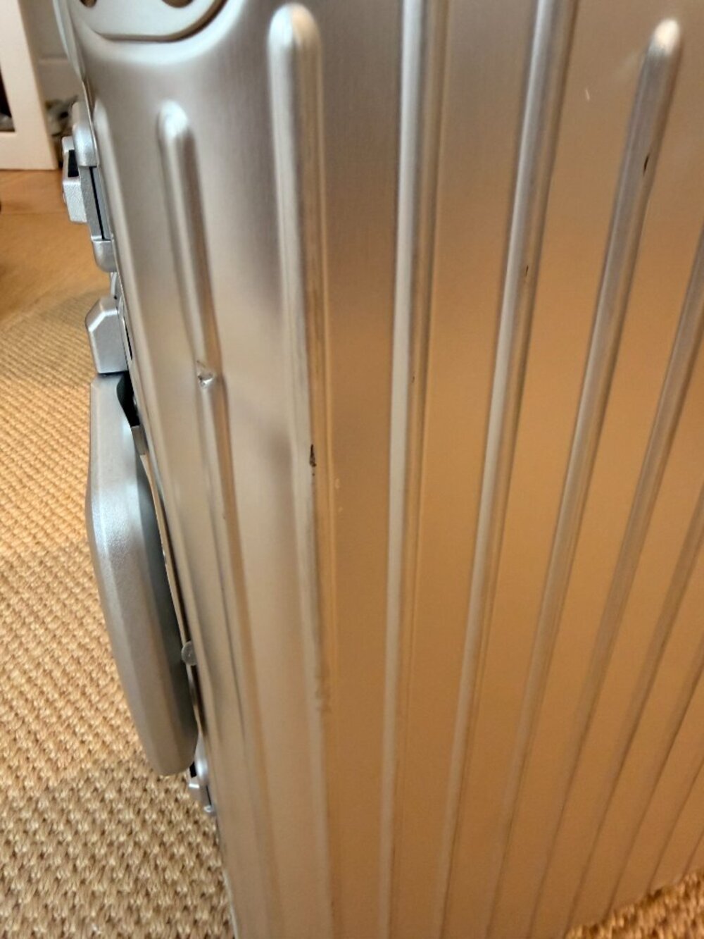 RIMOWA Original Cabin Carry-On Aluminum Suitcase Luggage in Silver - Picture 5 of 10